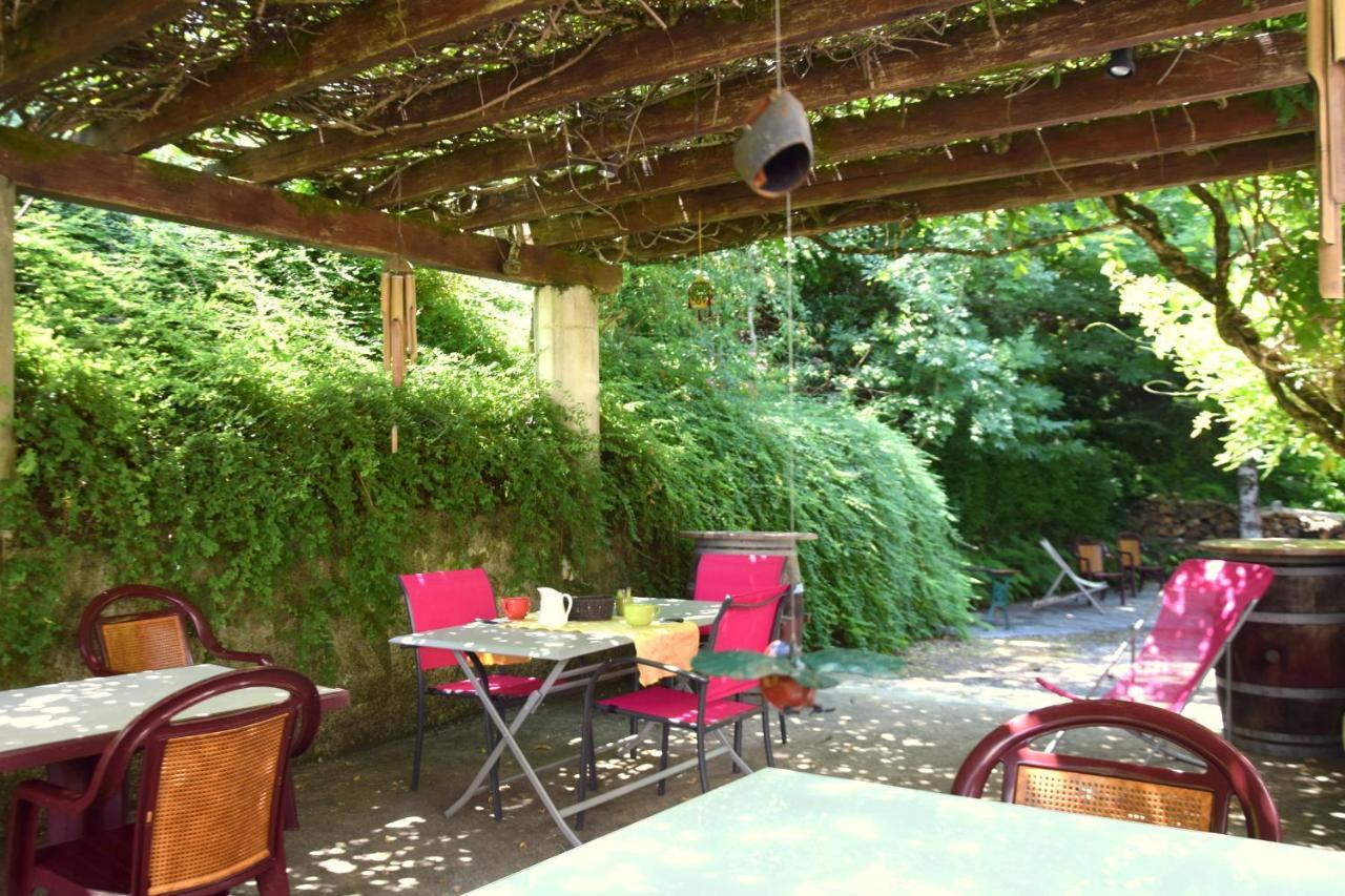 Chambres D'Hotes L'Oree Des Bois Lacrouzette Exterior foto