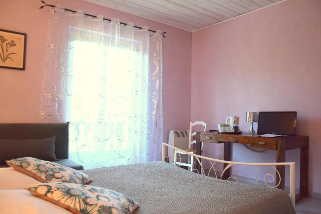 Chambres D'Hotes L'Oree Des Bois Lacrouzette Exterior foto