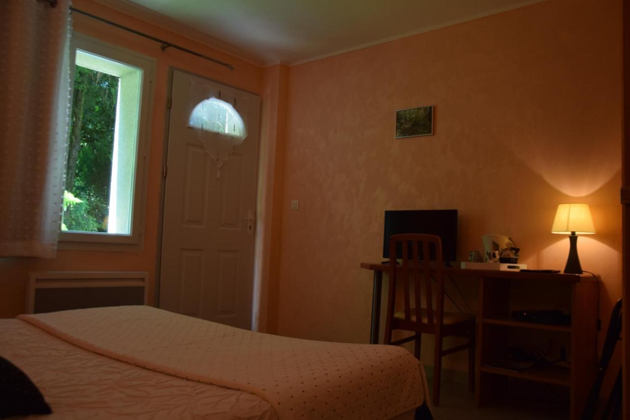 Chambres D'Hotes L'Oree Des Bois Lacrouzette Exterior foto