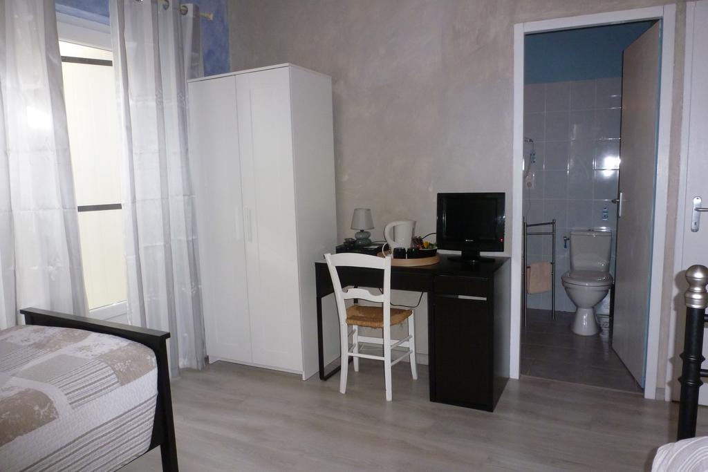 Chambres D'Hotes L'Oree Des Bois Lacrouzette Zimmer foto